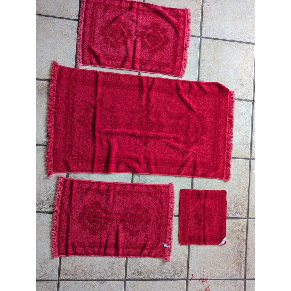 Vintage Fashion Manor Decorator Towels Set of 4  Red Fringe Jacquard bath hand